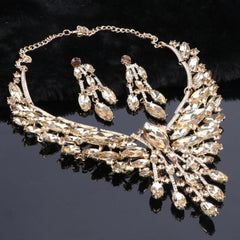 Luxurious Bridal Necklace and Earrings Set