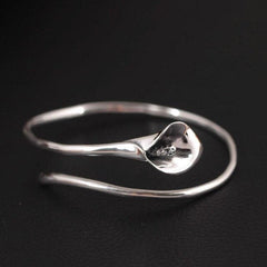 Elegant Vintage Lily Shaped Silver Women's Bangle
