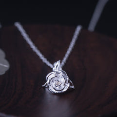 Elegant Romantic Rose Shaped Silver Pendant Necklace