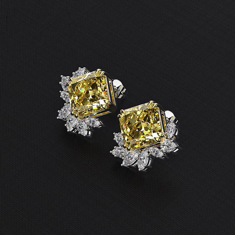 11 Carats Square Flower Stud Earrings