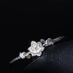 Elegant Vintage Flower Shaped Silver Bangle