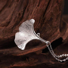 Elegant Vintage Ginkgo Leaf Shaped Silver Pendant Necklace