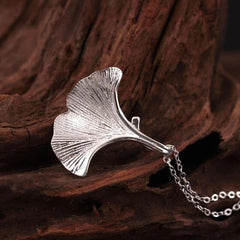 Elegant Vintage Ginkgo Leaf Shaped Silver Pendant Necklace