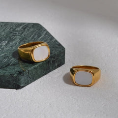 Chic Titanium Shell Decorated Band Ring