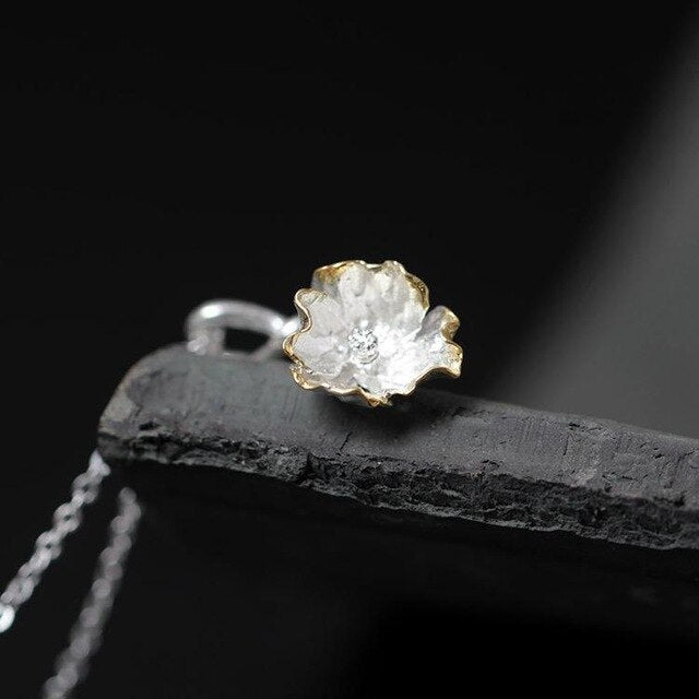 Elegant Vintage Flower Shaped Silver Pendant Necklace