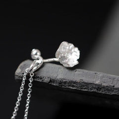 Elegant Vintage Flower Shaped Silver Pendant Necklace