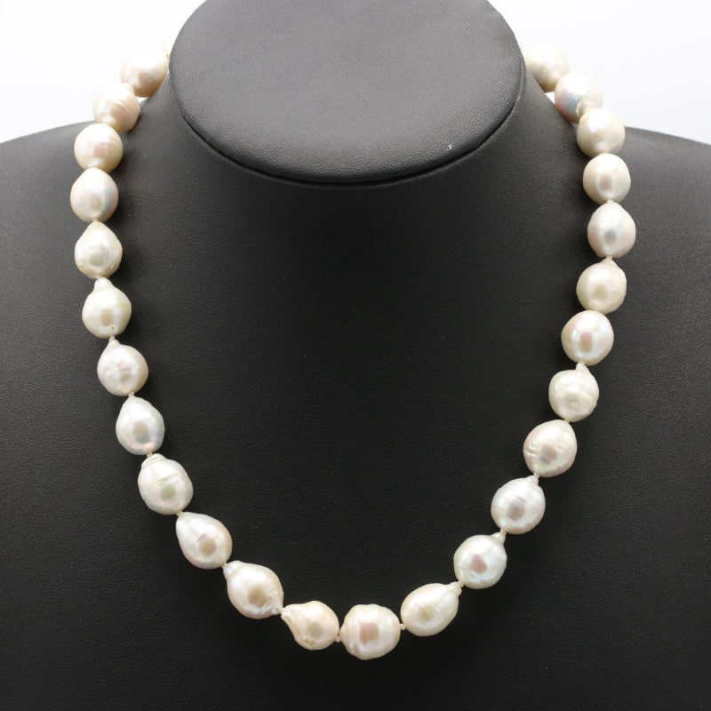 Minimal Freshwater Pearls Choker for Women