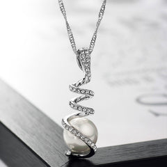 Elegant Women's Pendant with Rhinestones & Simulated Pearl