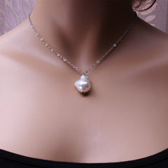 Pearls Decorated Women's Necklace