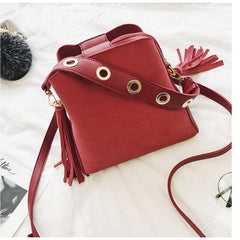 Women's Bucket Shaped Tassel Messenger Bag